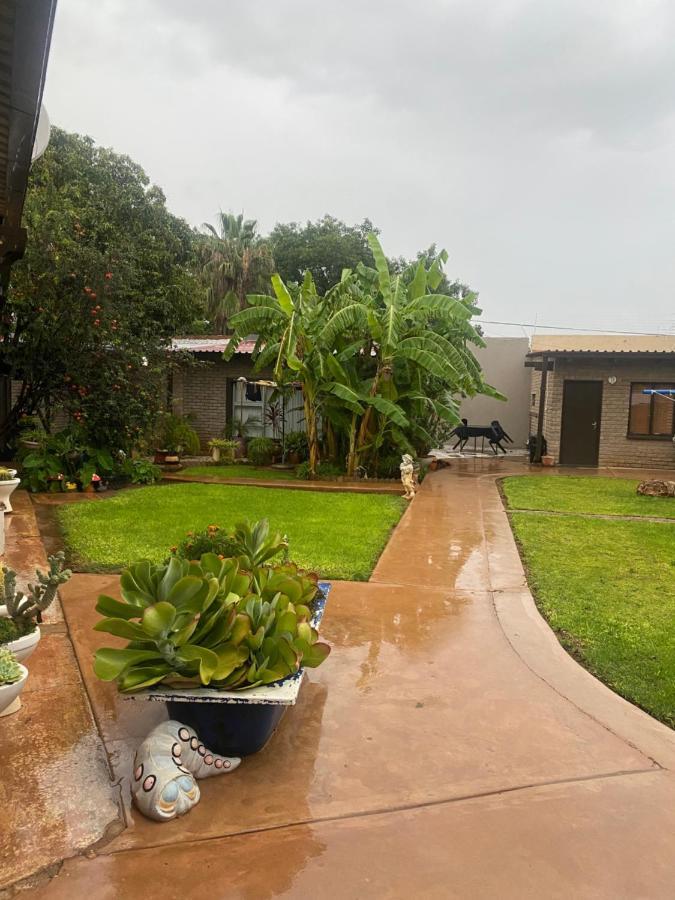 El-Kole Bed And Breakfast Tsumeb Bagian luar foto